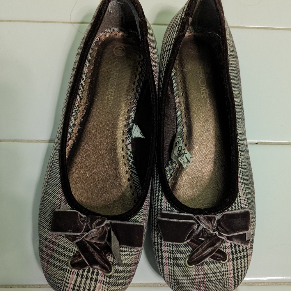 Girls size 2 shoes
